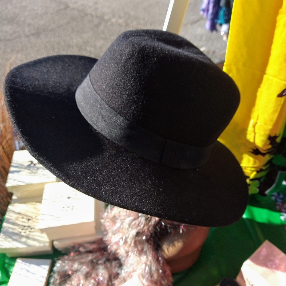 Brim Hat - Picture 2 of 3